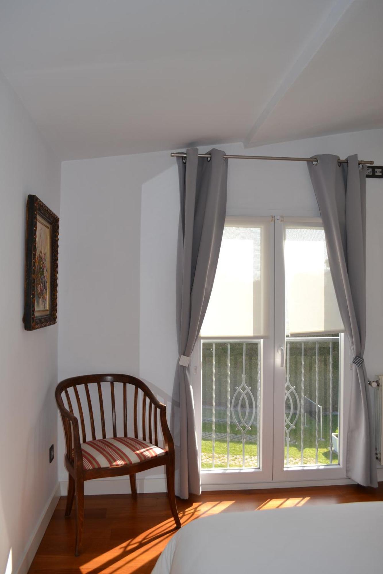 Apartamentos Puerta De Gijón Kültér fotó