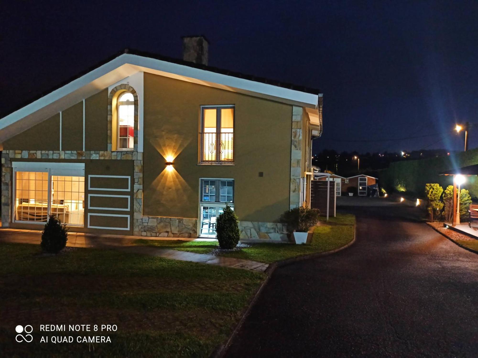 Apartamentos Puerta De Gijón Kültér fotó